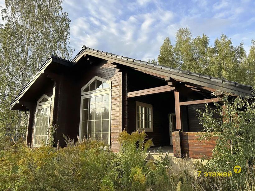 На Полигоне в Колодищах продают деревянный дом за $250 тысяч. Смотрите, как он выглядит
