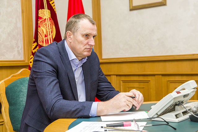 Несколько жителей Колодищ дозвонились на прямую линию Исаченко