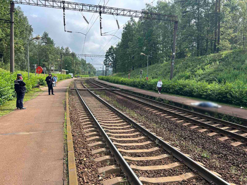 В Колодищах под электропоезд попал 55-летний мужчина