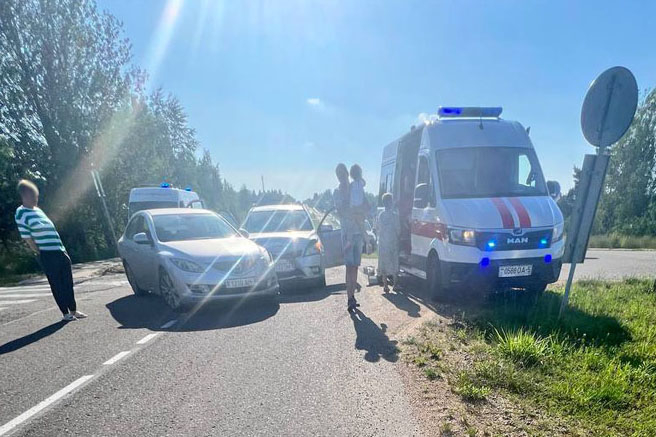 На место ДТП по улице Энтузиастов в Колодищах прибыло 2 машины скорой помощи