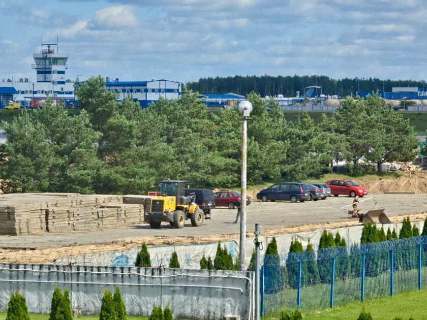 В Национальном аэропорту Минск существенно увеличат стоянку для автомобилей