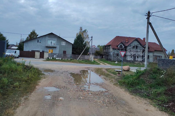 В Минрайисполкоме поручили принять меры по проблемному участку дороги в Колодищах