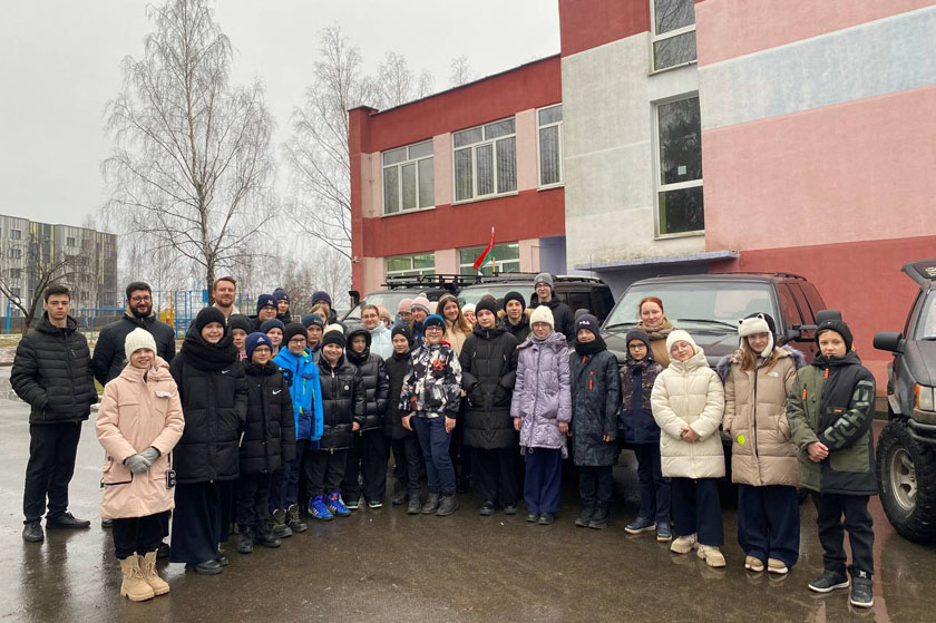 Участники внедорожных соревнований поделились опытом спортивных побед с учащимися Колодищанской школы