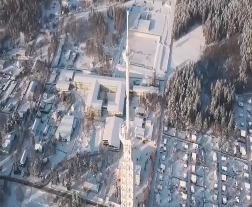 В сети появилось видео над замерзшей телевышкой в Колодищах