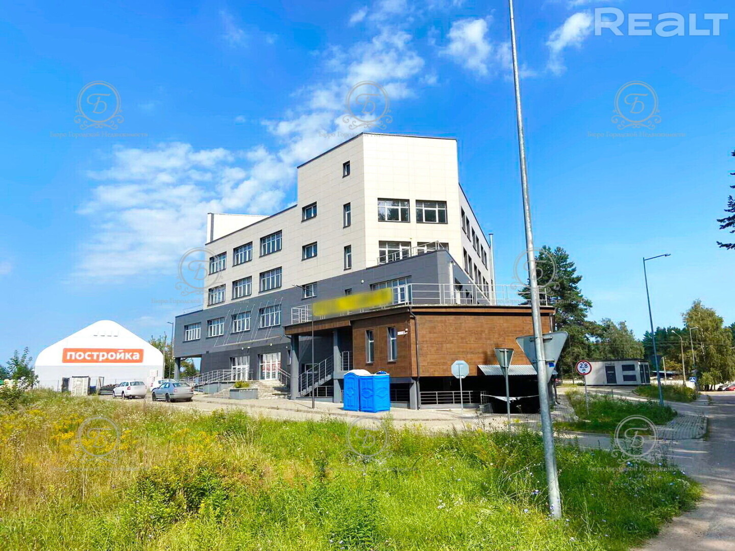 На выезде из Колодищ сдают торговое помещение, площадью 423 квадрата