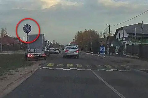 В ГАИ дали ответ по вопросу нарушений стоянки возле "Евроопта" на Полигоне