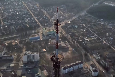 В сети появилось видео полета над телевышкой в Колодищах