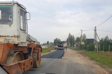 По центральной дороге на Полигоне начали укладку асфальта после 3-го километра