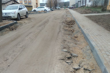 Асфальт к многоквартирным домам на Чкалова уложат во 2-м квартале 2020 года
