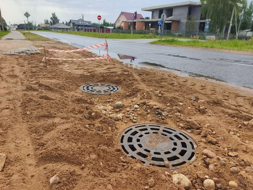 По улице Энтузиастов проходят работы по устройству водоотводов вдоль дороги