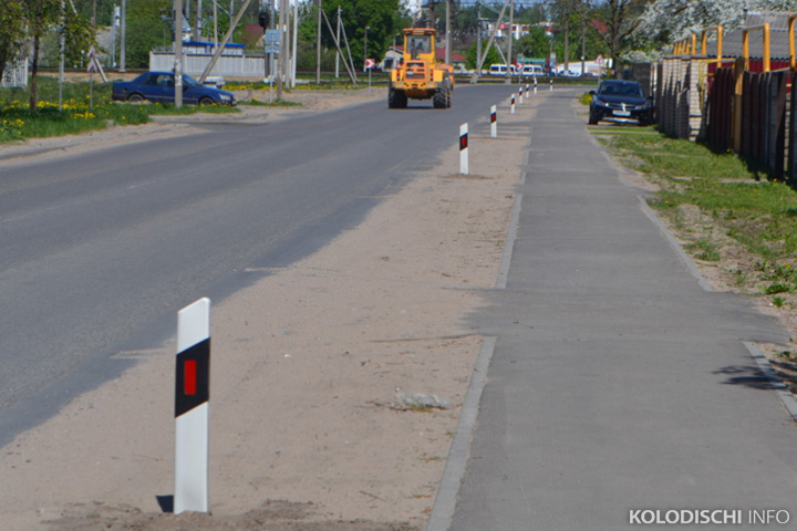 В ГАИ рекомендовали установку ограждения, дорожники обошлись сигнальными столбиками