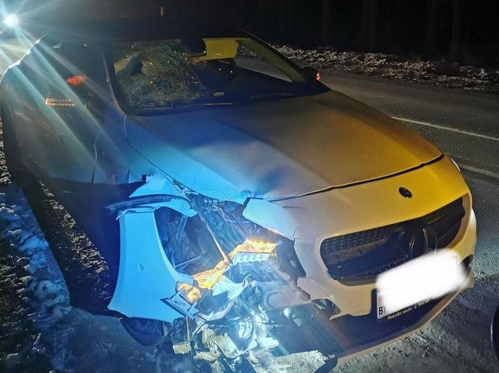 На автодороге Юхновка-Старина Mercedes насмерть сбил мужчину
