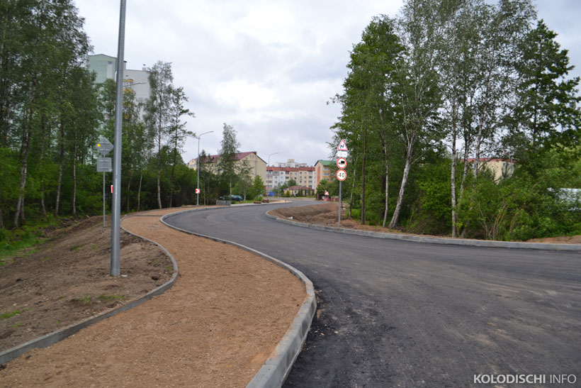 На новой проездной дороге в Колодищах появился первый слой асфальта
