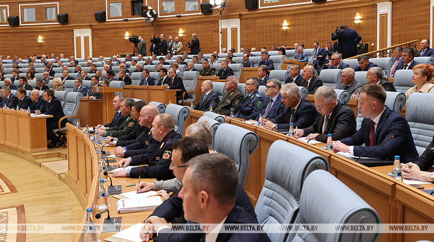 Лукашенко потребовал от местной власти быстро и адекватно реагировать на обращения граждан