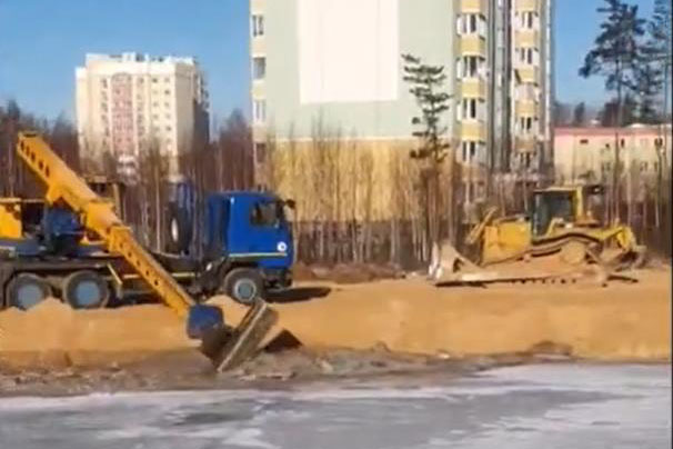 В Колодищах возобновилось строительство моста. Видео