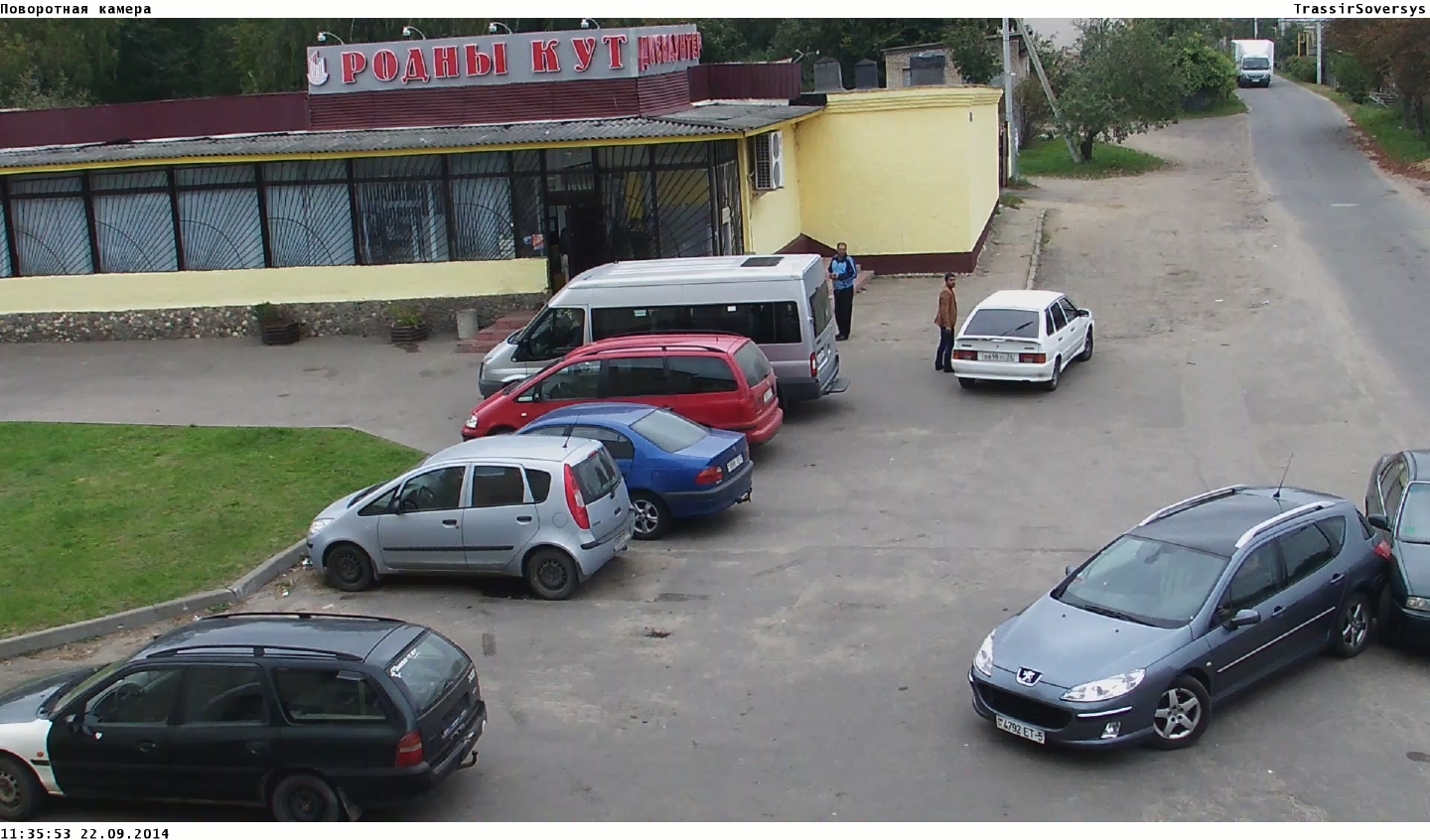 Видео ДТП возле магазина "Родны Кут" в Колодищах: водитель Peugeot въехал задом в бок легкового автомобиля