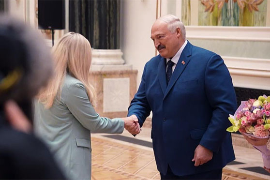 Многодетная мама из агрогородка Колодищи получила орден Матери из рук Президента