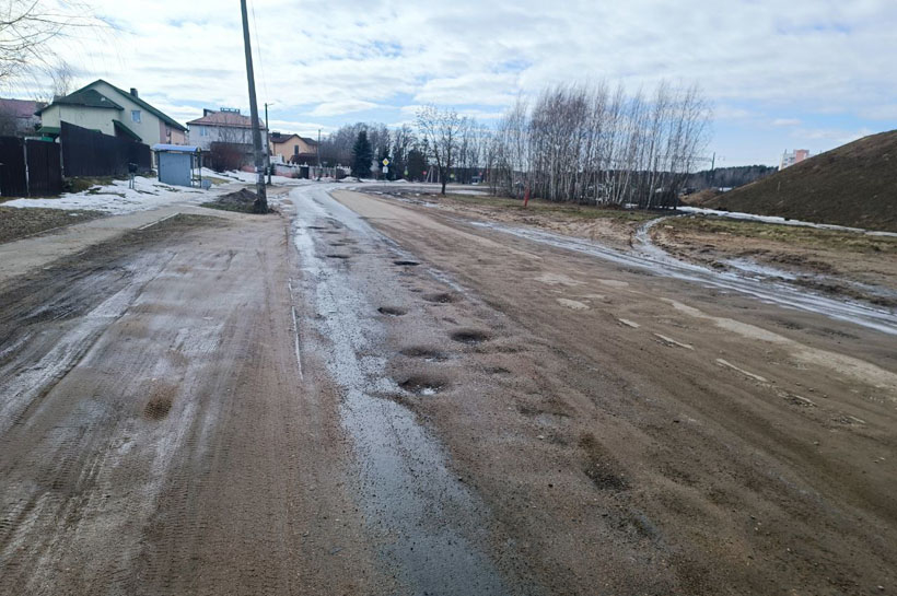 Житель дозвонился в облисполком по вопросу разбитой дороги в Колодищах