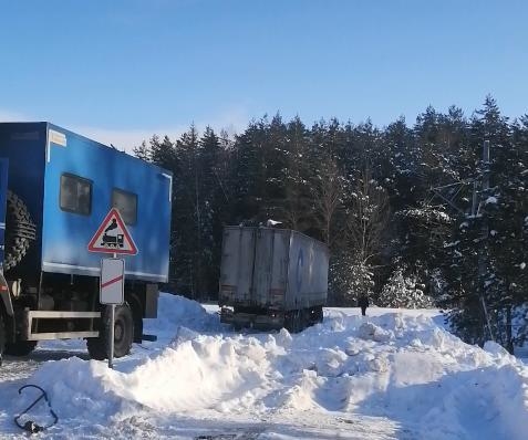 Вытянули. В Колодищах фура вылетела с проезжей части и застряла на ж/д путях