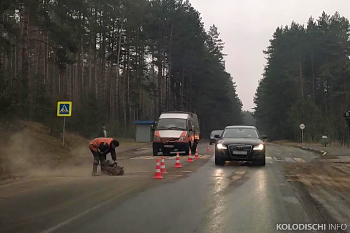 Возле путепровода в Озерище устанавливают искусственную неровность и знаки ограничения скорости