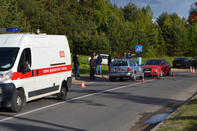 В Колодищах  водитель Audi сбил мальчика на велосипеде, последнего госпитализировали на машине "Скорой помощи"