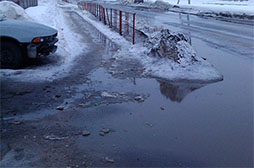 Затопленные тротуары провоцируют ДТП