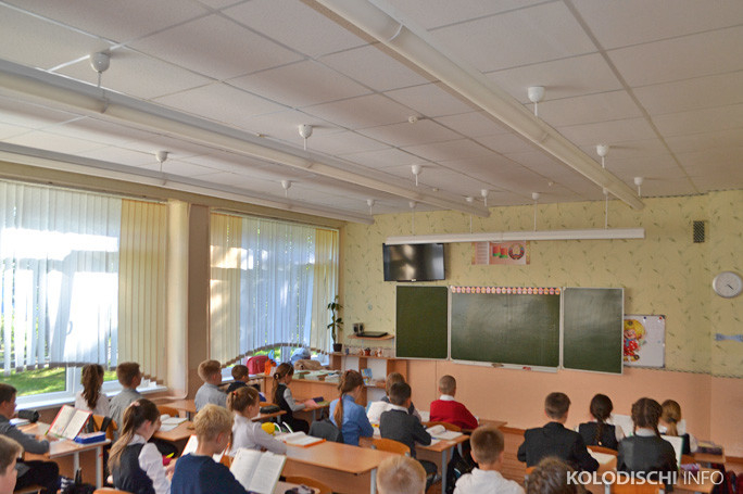 Как устроить ребенка в 1-й класс в школу не по прописке рассказали в Минобразования