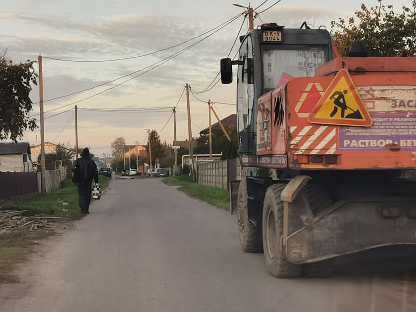 На ул. Пушкина в Колодищах проводят работы по устройству отвода дождевой воды
