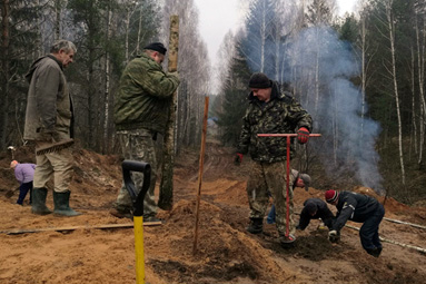 В Колодищи-2 жители обустраивают большую горку для катания зимой