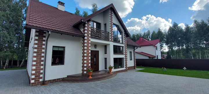 На коттедж в Колодищах, выставленный на продажу за долги, снизили цену