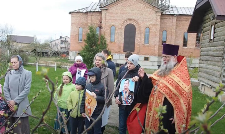 В рамках реализации проекта "Благодатное кольцо" в Колодищах высадили именные дубы