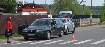ДТП в центре поселка: выезжая с привокзальной площади "легковушка" столкнулась с грузовиком