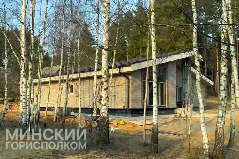Возле Колодищ (в Озерище) продадут с аукциона два современных дома