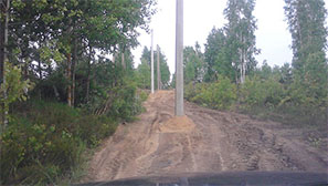 Столбы установили посреди дорог