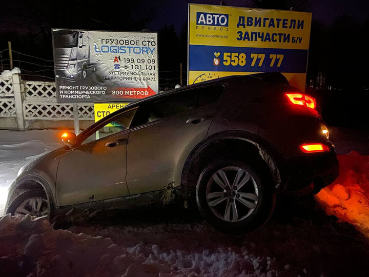 В Колодищах на одном перекрестке занесло в обочину, как минимум, две машины. Пишут, что таких было 8 за день