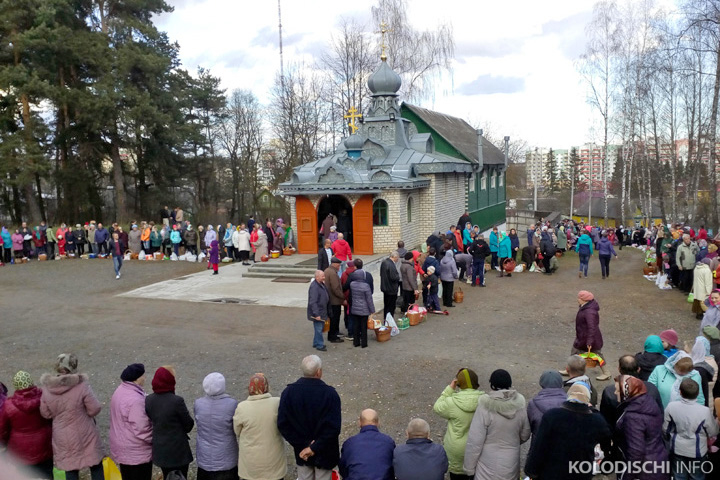 Освятить пасхальные куличи можно в трех православных храмах в Колодищах. Расписание освящений