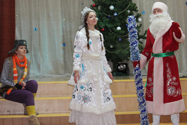 Новогодний спектакль "Зимняя сказка" и конкурс ЕлкАРТ в Колодищанском доме культуры: 24 фото