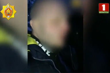 Оперативники задержали драгдилеров которые делали закладки психотропа в Колодищах