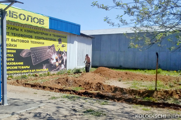 Фотофакт: возле привокзальной площади будет еще один торговый павильон
