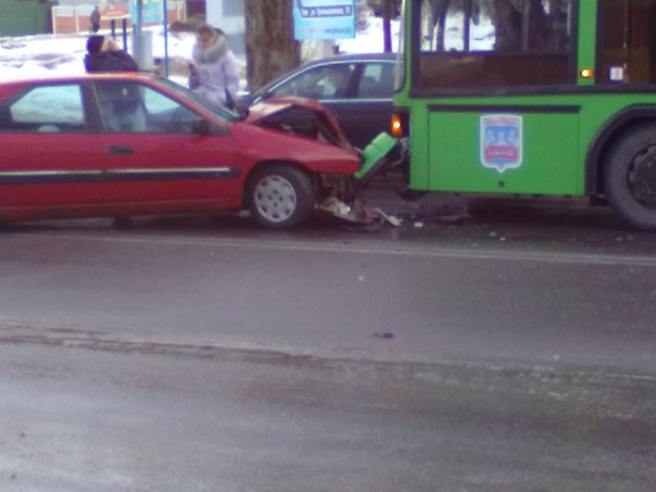 автомобиль врезался в автобус в Колодищах