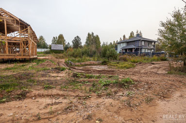 Под Минском с аукциона продадут 7 участков с недостроями, один из них - в Колодищах