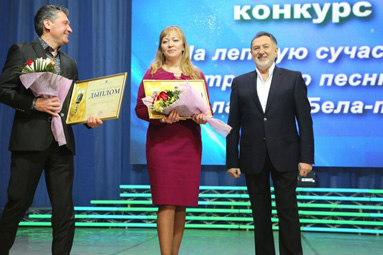 Ярмоленко наградил жительницу Колодищ победившую на конкурсе &laquo;Бела-тон&raquo;