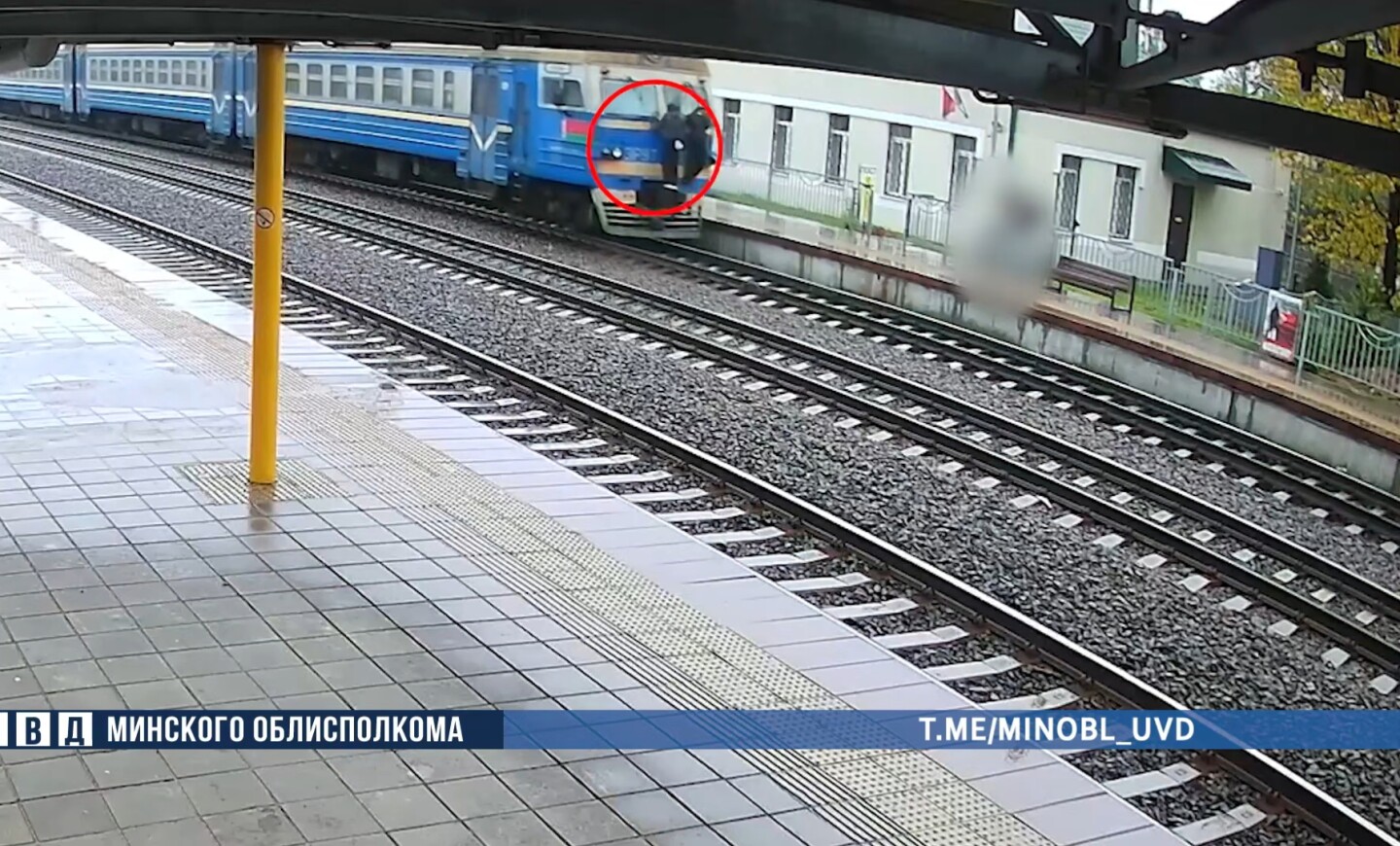 В Колодищах два школьника решили прокатиться снаружи вагона поезда