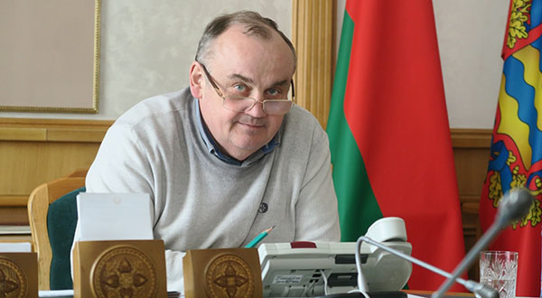 Житель Колодищ пожаловался на прямую линию, что возить детей в школу приходится за 30 км
