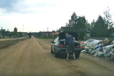 Жители Полигона объявили фотоохоту на выбрасывающих мусор в неположенном месте
