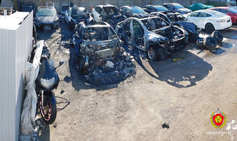 Эксперты установили причину возгорания автомобилей Tesla и Porsche на СТО в Колодищах 